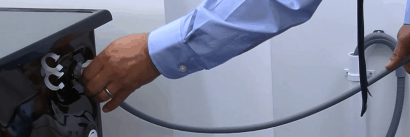 Fitting the water pipe to the machine